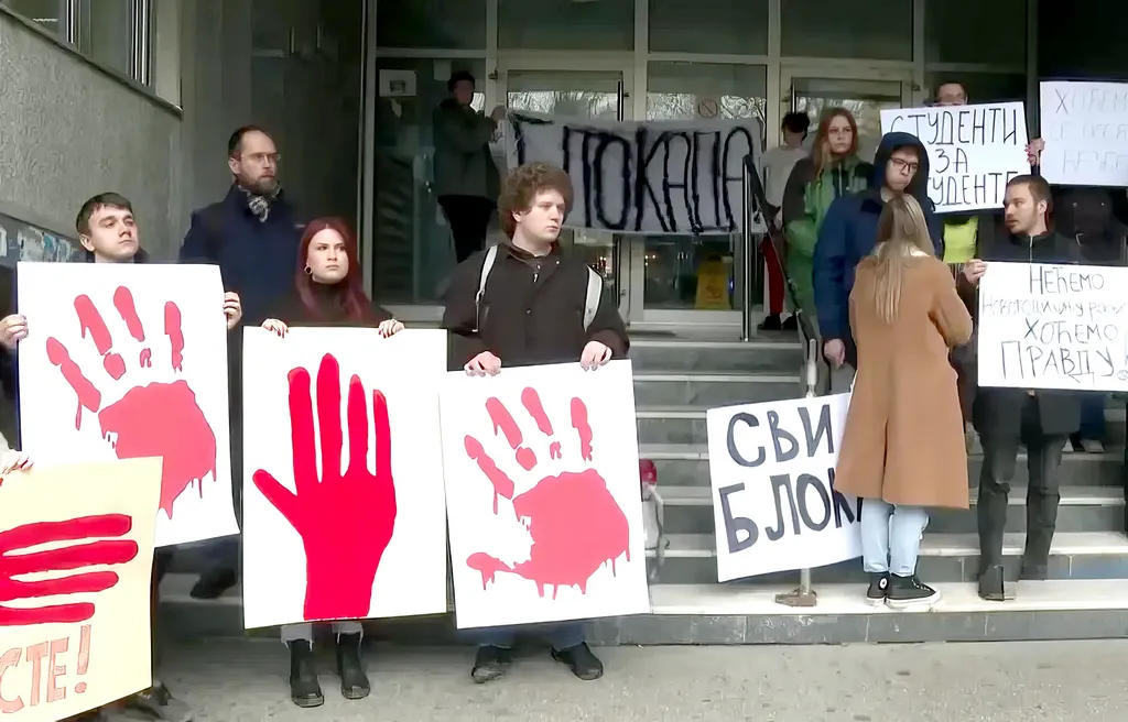 A “véres kéznyom” lett a szimbóluma az egyetemista tiltakozásoknak (is) Szerbiában