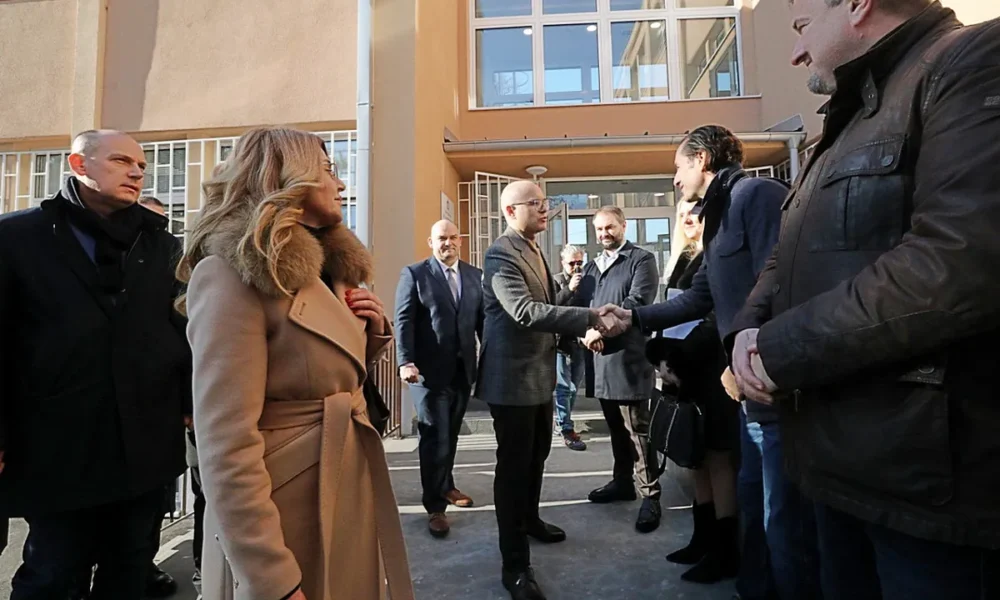 Vučević miniszterelnök a Železnik Egészségügyi Központ megnyitásakor