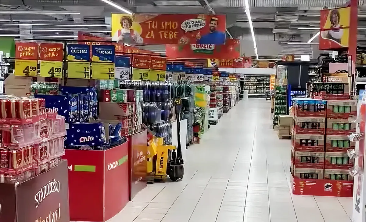 Szuper lehetőségek, az üzletek tele voltak árleszállított áruval, csak éppen vásárló nem volt