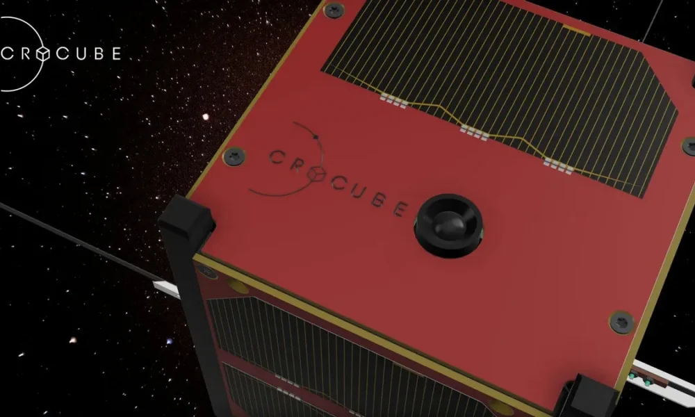 A CroCube egy 10 x 10 x 10 cm méretű és 1,1 kg tömegű nanoszatellit. A következő két évben a Földet fényképezi, és tudományos méréseket is végez (Forrás: CroCube)