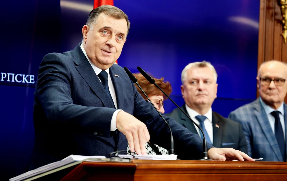 A Balkánon (is) már sorban állnak Trump kegyeiért 2 A Srpskával szemben bevezetett szankciók sikertelennek bizonyultak, és nem akadályozták a gazdaságos működést és a növekedést - állapította meg a boszniai szerbek Miléje (Forrás: Милорад Додик)