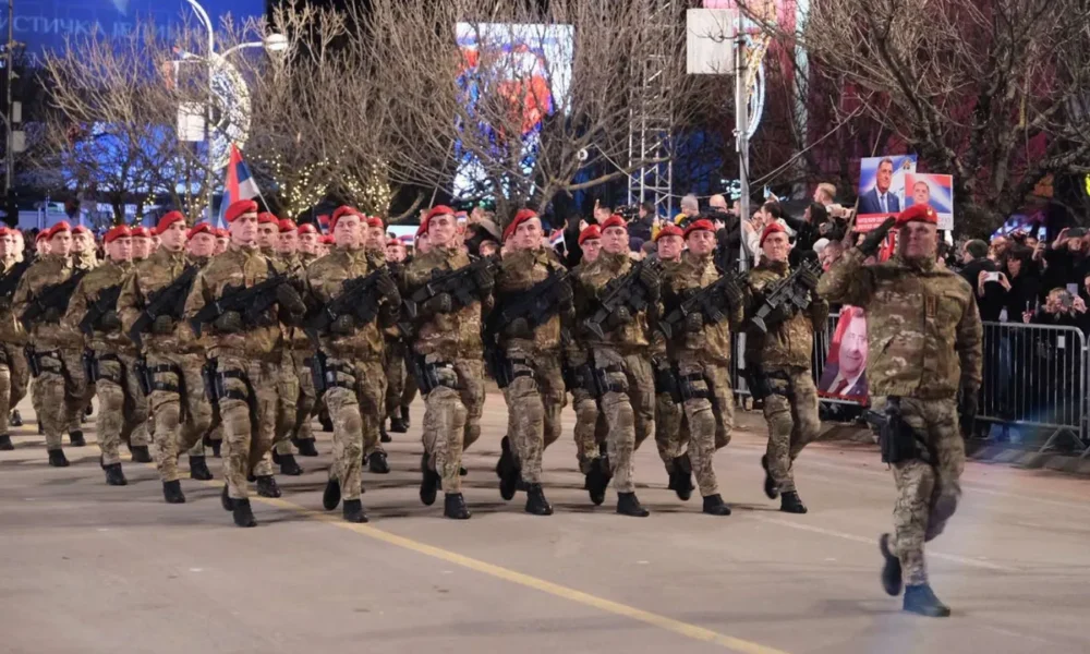 Dodik idén csak a transzparenseken jelent meg