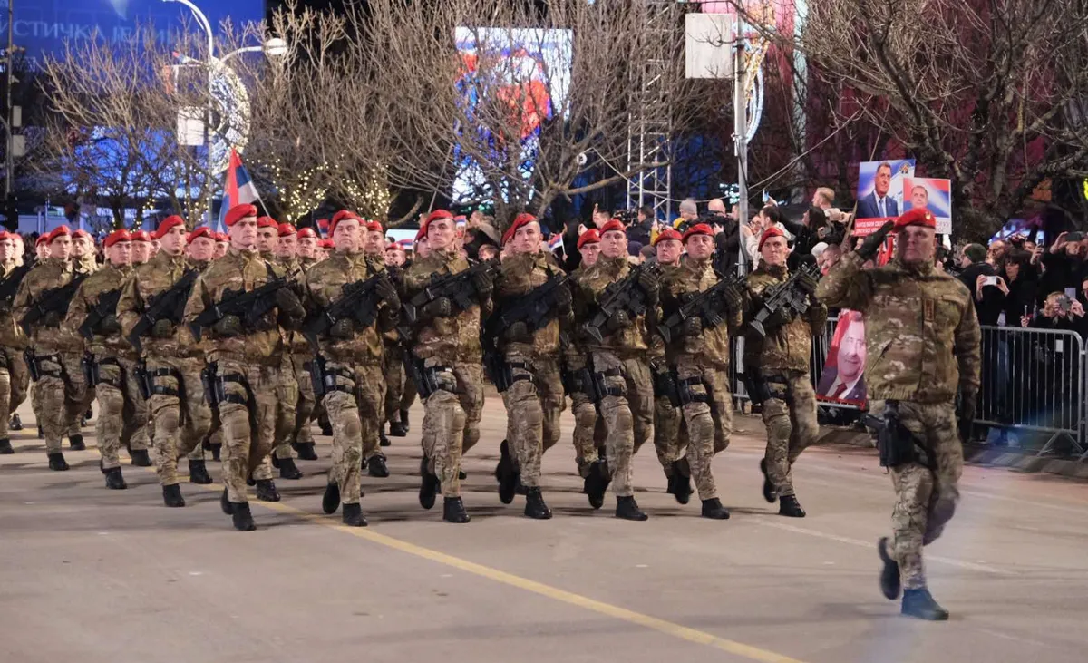 Dodik idén csak a transzparenseken jelent meg