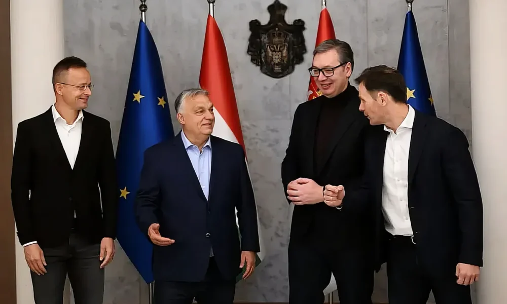 Láthatóan jó hangulatban zajlott a farmernadrágos, nyakkendő nélküli találkozó