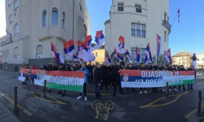 A belgrádi Novosti egyebek között ezzel a fotóval igazolta, hogy a szerb elnököt Budapesten is támogatják