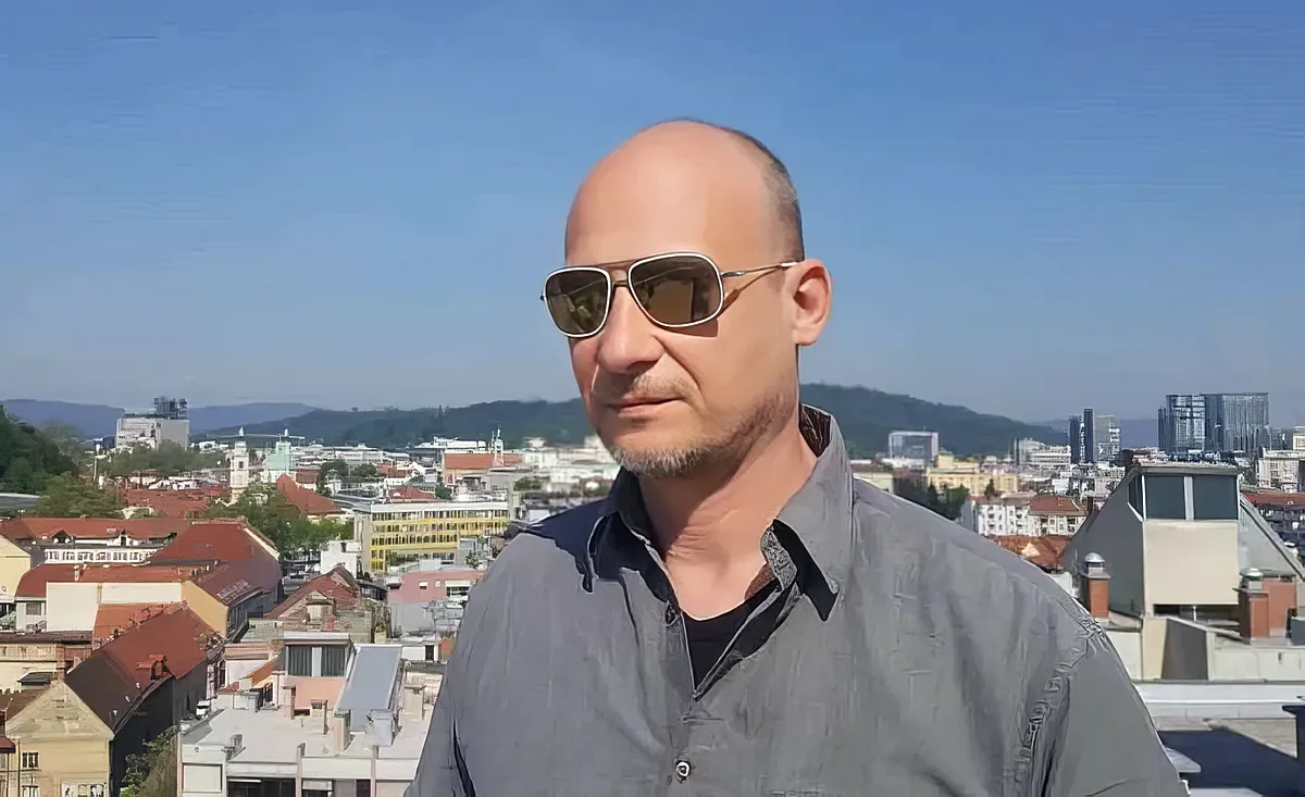 Elon Musk, az X és a szlovén politika: Valós befolyás vagy túlértékelt szerep? 7 Plahuta elemzései szerint az X működése polarizáló hatású. A platform algoritmusai előnyben részesítik a provokatív és megosztó tartalmakat, amelyek könnyen vírusként terjedhetnek. Ez a mechanizmus felerősíti a "politikai szekértáborok" közötti ellentéteket