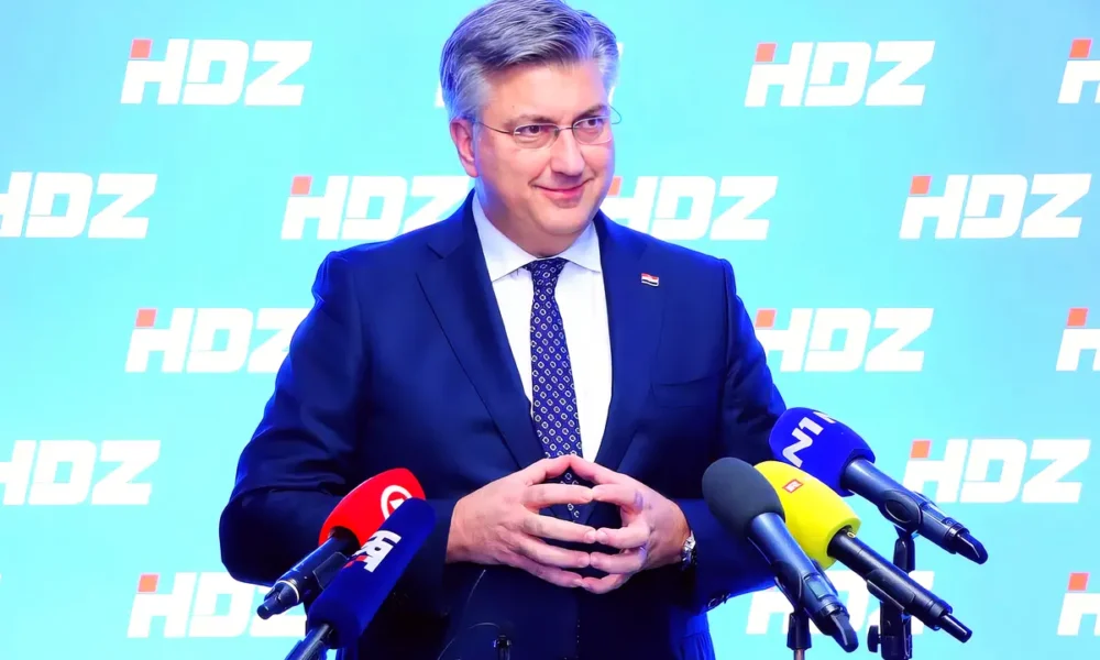 A "jóságos mosolyt" magára erőltető horvát miniszterelnök tudja, hogy minden rendben lesz