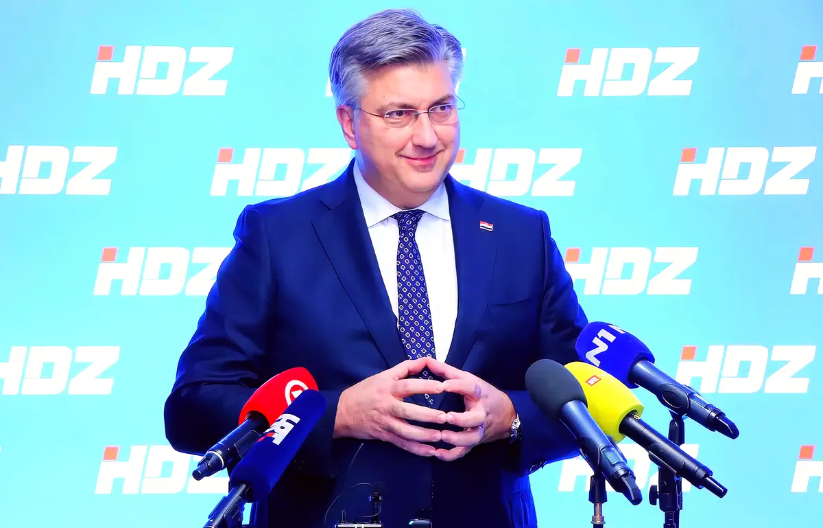 A "jóságos mosolyt" magára erőltető horvát miniszterelnök tudja, hogy minden rendben lesz