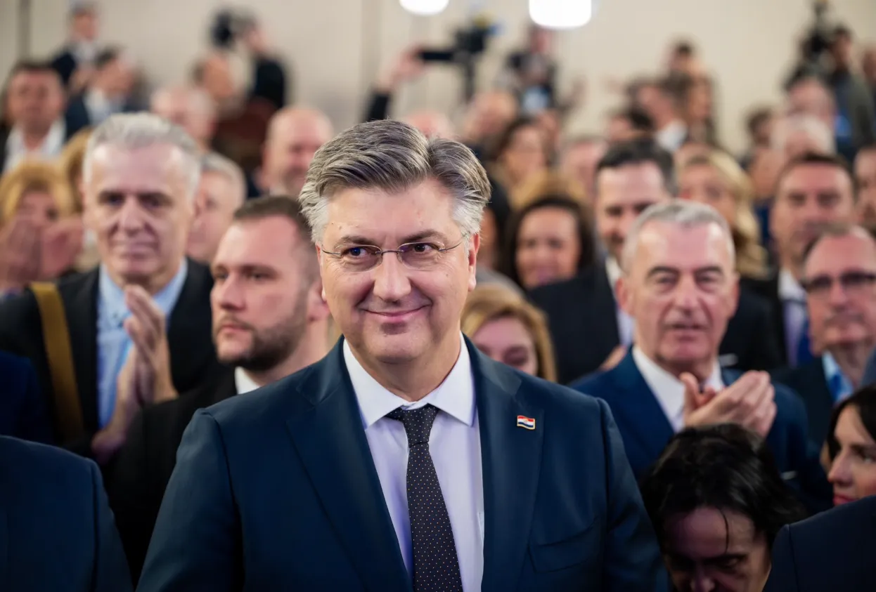 A horvát miniszterelnök az X platformon mondott köszönetet azért, hogy a választási szuperévben a parlamenti és az európai választásokon a Horvát Demokratikus Közösségnek szavaztak bizalmat, míg az elnökválasztáson mással szimpatizáltak. Andrej Plenković megjegyezte, hogy tiszteletben tartják a választói akaratot