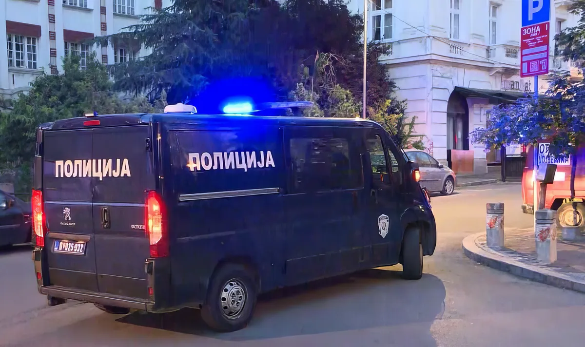 A bojkott sikerült, de senki sem ismeri a következményeket 3 A workshopon 12 országból 22 fő vett részt. Több résztvevőt január 21-én, a késő esti órákban a szerb rendőrök bevittek a belgrádi rendőrkapitányságra, kihallgatták, majd kiutasították őket. Január 23-án a belgrádi osztrák nagykövetség tiltakozott az esemény résztvevőivel szembeni bánásmód és Szerbiából történő kiutasításuk miatt