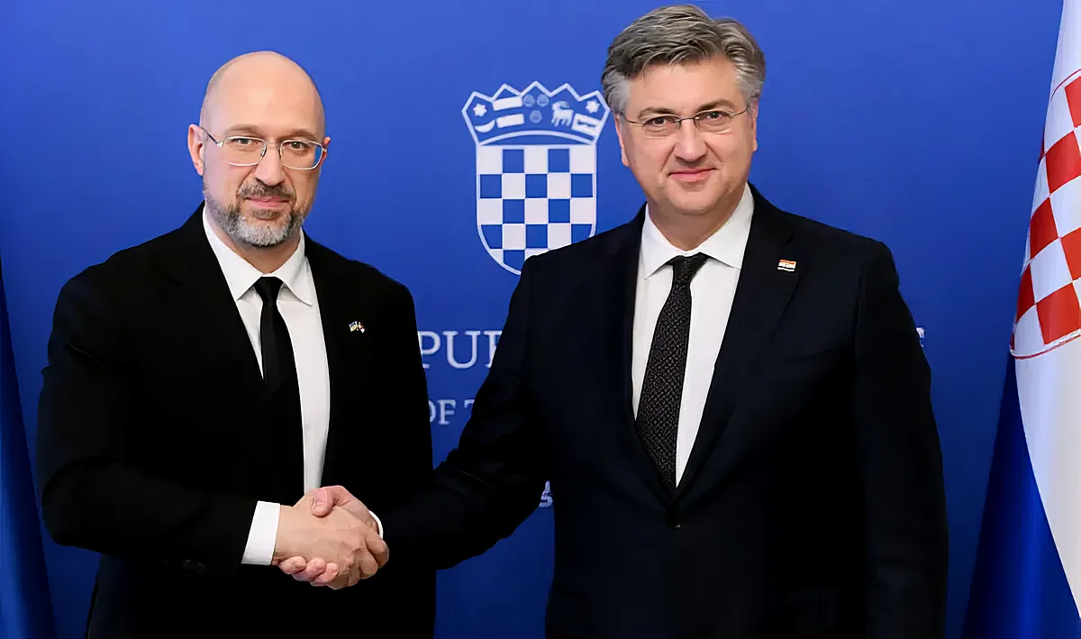 Közös nyilatkozatot adtunk ki, amelyben megerősítjük elkötelezettségünket az átfogó, igazságos és tartós béke megvalósítása mellett - írta az X platformon a horvát miniszterelnök, miután tárgyalt ukrán kollégájával. Andrej Plenković azt is bejelentette, hogy a horvát kormány csütörtöki ülésén elfogadja az Ukrajnának nyújtandó 12. katonai segélycsomagot (Forrás: X platform, Andrej Plenković)