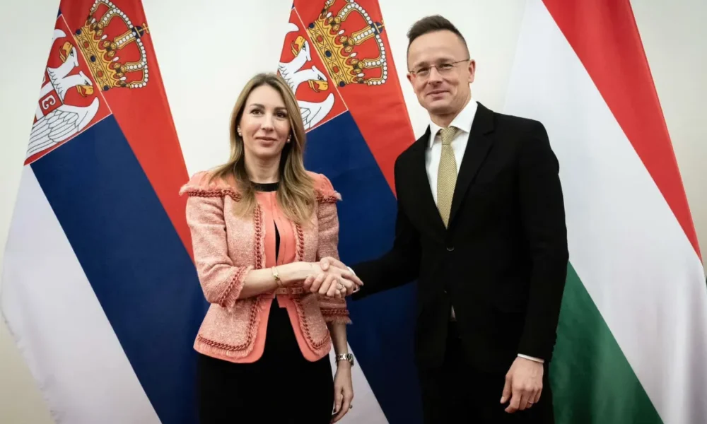 Szijjártó: A jelenlegi helyzet megnöveli a szomszédokkal való energia-együttműködés jelentőségét, Magyarország és Szerbia stratégiai fontosságú partner