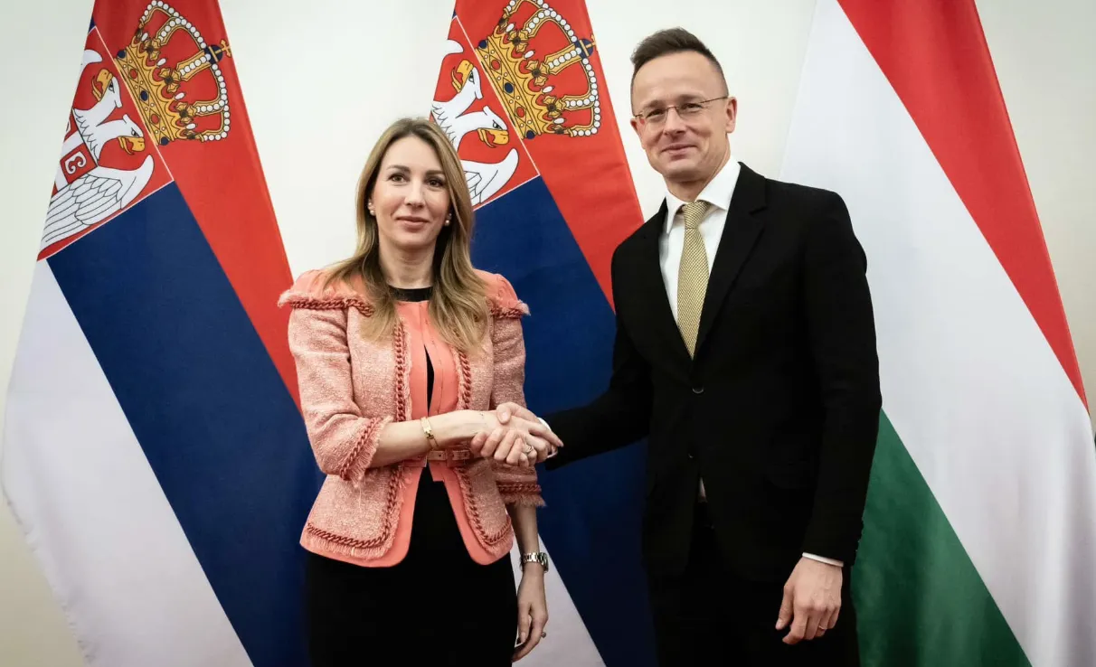 Szijjártó: A jelenlegi helyzet megnöveli a szomszédokkal való energia-együttműködés jelentőségét, Magyarország és Szerbia stratégiai fontosságú partner