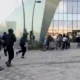 16-17 éves kapucnis suhancok támadnak rá hasonlókorú társaikra egy újvidéki bevásárlóközpontnál