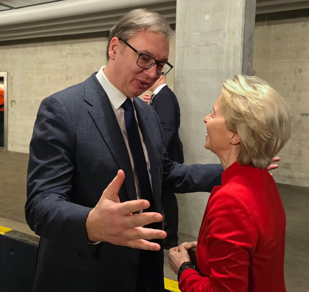 Általános sztrájk kis félelemmel és fenyegetéssel vegyítve 6 A szerb elnök Davosban Európa Ursulájába botlott, akinek éppen azt újságolta, hogy mekkora halat fogott a hétvégén. Persze az Instagramon azt kommunikálta, hogy Mindig jó találkozni Szerbia egyik őszinte barátjával, akivel rövid véleménycserét folytatott a világ és a régió jelenlegi helyzetéről, amelynek középpontjában Szerbia európai útjának felgyorsítása állt
