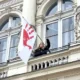 Pünkösdi királyság, a szerbiai ellenzék kitűzte saját zászlaját az újvidéki városházára