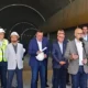 Miloš Vučević - azóta már levitézlett szerb miniszterelnök tavaly június 15-én Li Ming kínai nagykövet kíséretében megtekintette az Újvidék-Ruma (Árpatarló) közötti gyorsforgalmi út építési területét. A rendezvényen részt vett néhány más vezető is, mint például Goran Vesić, azóta már félretett építésügyi, közlekedési és infrastrukturális miniszter, valamint Milan Đurić, szintén visszahúzódó újvidéki polgármester is, tehát szép kis társaság