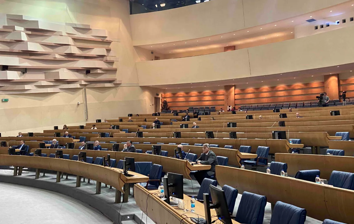 A boszniai szerb parlament nem váltotta le a külügyminisztert