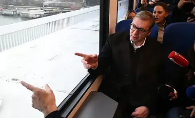színes forradalom vagy politikai manipuláció