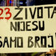 Egy felirat a tegnap esti tüntetésről: huszonhárom élet nemcsak egy szám