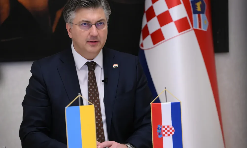 Két zászló szolgája: Az X platformon Plenkovic miniszterelnök azt írta, hogy Horvátország az Ukrajna melletti elvi támogatását folytatva idén is megszavazott egy határozatot az ENSZ közgyűlésében az átfogó, igazságos és tartós békéről Ukrajnában, amelynek Horvátország és számos más ország a társszerzője volt