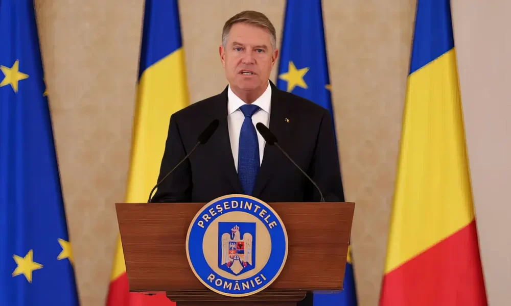 Egy kommentelő szerint Románia "illegitim elnöke", Klaus Iohannis bejelentette lemondását. - Látom nagyon ideges, elárulták? Szerintem mindenki magára hagyta, ő pedig egyedül maradt