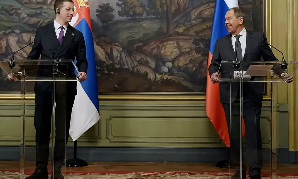 Jó hangulatú beszélgetés lehetett Marko Đurić és Szergej Lavrov között