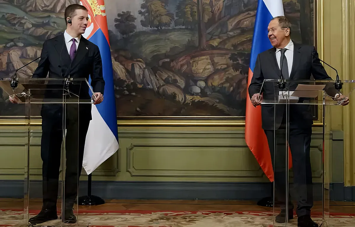 Jó hangulatú beszélgetés lehetett Marko Đurić és Szergej Lavrov között