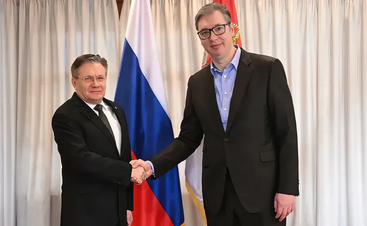 Egy üzenetértékű diplomáciai közhely szerint Szerbia megerősítette elkötelezettségét az Oroszországgal való kapcsolatok elmélyítése mellett