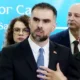 Žarko Mićin (középen) szerint meg kell neki adni az esélyt, és nem érdemelte meg, hogy az ellenzék így viselkedjen vele szemben! Ez hangzott el a "rendőrpajzsok" segítségével történt megválasztását követően tartott sajtótájékoztatóján