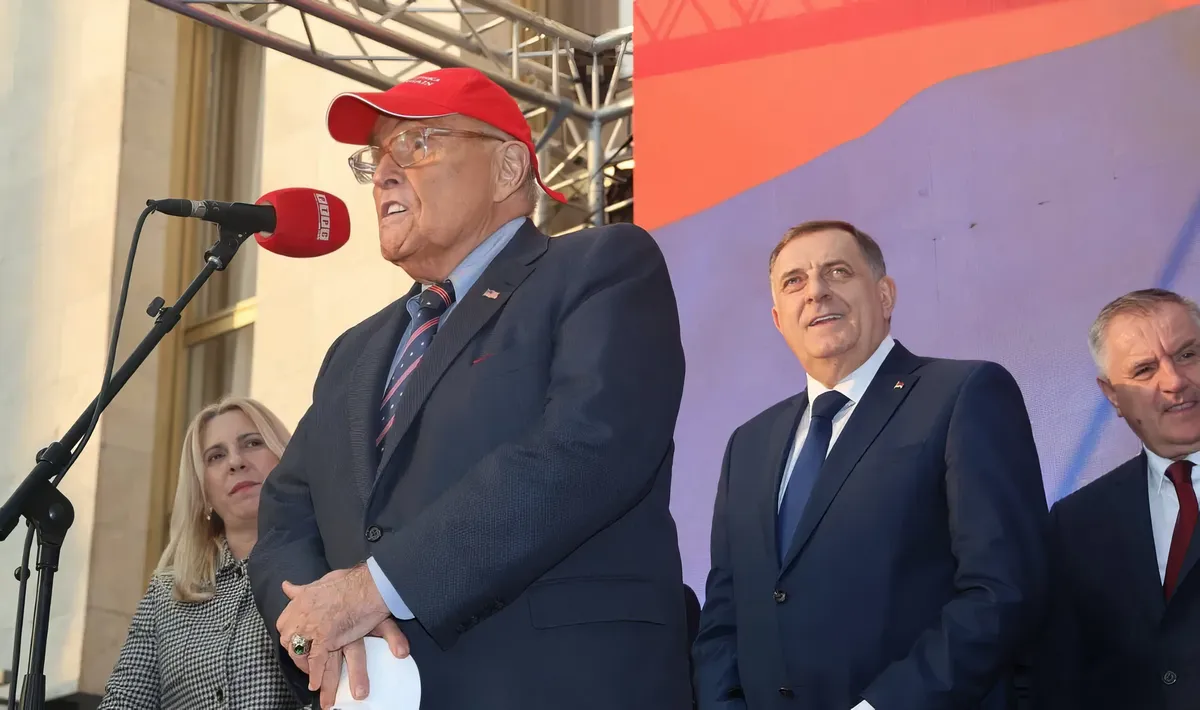 Valószínűleg Rudy Giuliani sem ingyen blamálta magát