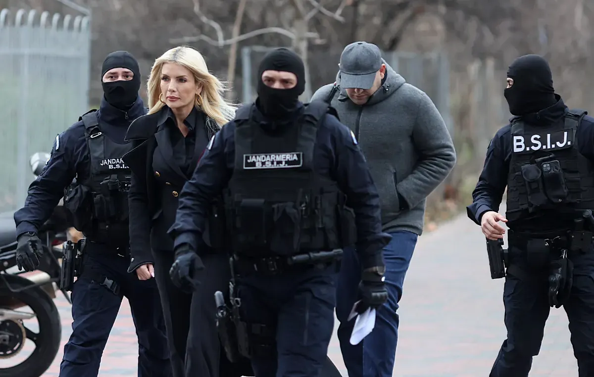 Romániai ingatlanpanama politikai áthallással 2 Laura Vicolt hétfőn őrizetbe vették, majd csütörtökön kardiológiai vizsgálatra kórházba vitték. A vizsgálat után állítólag visszaszállították az őrizetbe