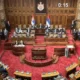 A tegnapi káosz után az ellenzéki parlamenti képviselők bojkottálják a parlament mai ülését