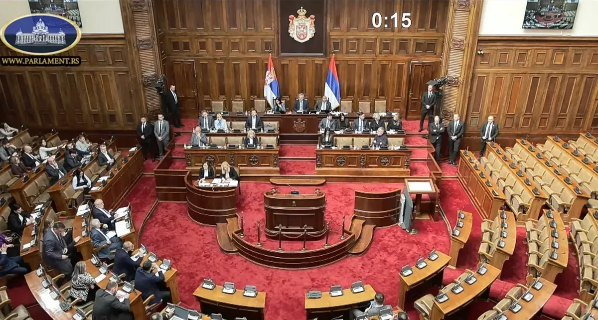 A tegnapi káosz után az ellenzéki parlamenti képviselők bojkottálják a parlament mai ülését