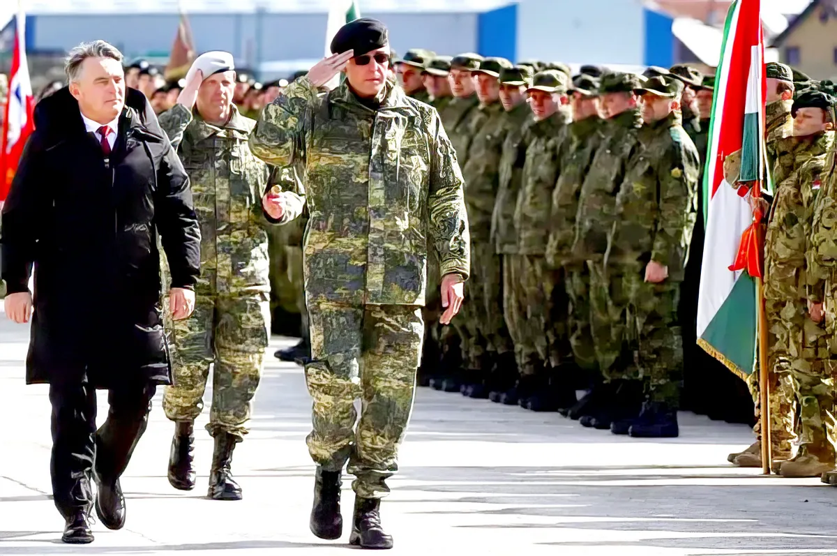 Utolsó szemle a magyar kontingens előtt