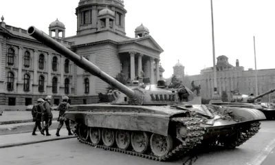 Volt már rá példa: a "nagy előd" 1991. március 9-én tankokat vezényelt a belgrádi utcákra, előbb átgázolt Belgrádon, hogy aztán nekimenjen Vukovárnak