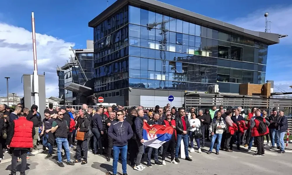A Szocialisták Mozgalma egy rövid időre blokád alá vonta az N1 televízió újbelgrádi székházát