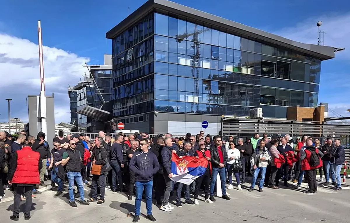 A Szocialisták Mozgalma egy rövid időre blokád alá vonta az N1 televízió újbelgrádi székházát