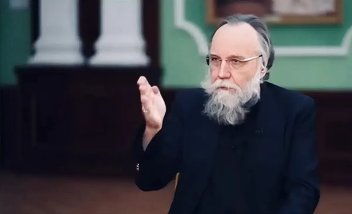 Európa ellen játszanak?Alekszandr Dugin szerint ha Oroszország mellett az Egyesült Államok is támogatná a szuverenitásra törekvő európai vezetőket, akkor reális esély nyílna arra, hogy az EU politikai szerkezete megváltozzon