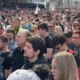 Embertömegek hömpölyögnek Belgrád központja felé