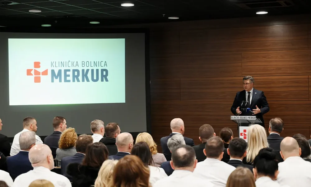 Plenković munkanapja Zágrábban kezdődött, ahol részt vett a Merkur Klinikai Kórház teljesen felújított épületének átadásán