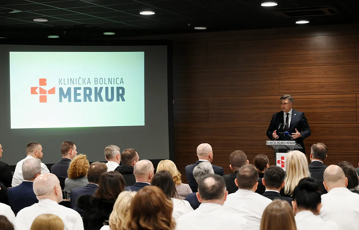 Plenković munkanapja Zágrábban kezdődött, ahol részt vett a Merkur Klinikai Kórház teljesen felújított épületének átadásán