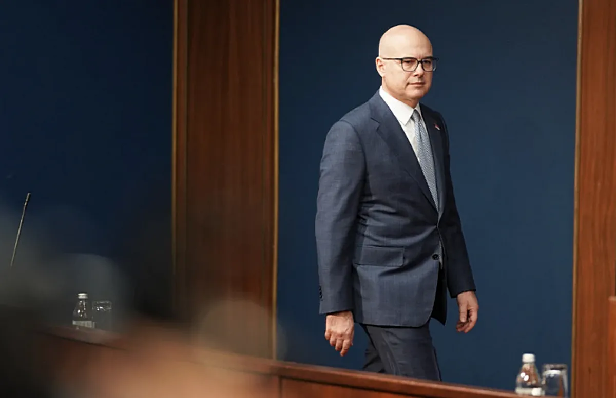 A kvázi miniszterelnök kívülről tette be az ajtót a hősies lemondás után