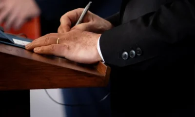 A magyar miniszterelnök jegyzetel a legutóbbi szerb-magyar csúcson
