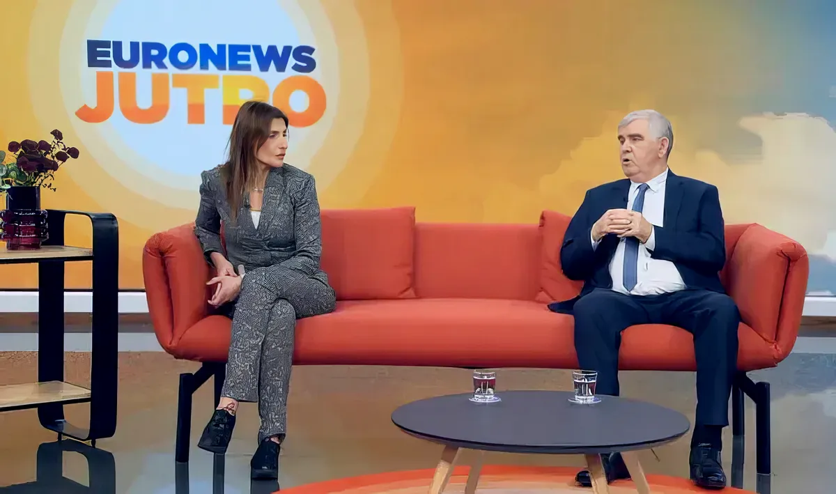 Marina Papadakisz és Demo Berisha, ők mertek beszélni a EuroNewsnak, pedig ez nem éppen egy baráti televízió