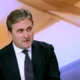 Nikola Selaković kulturális miniszter ma reggel már ragtapasszal az orrán jelent meg a Happy televízióban, az első tévészereplés alkalmával a szerb állami televízióban még nem volt "leragasztva"