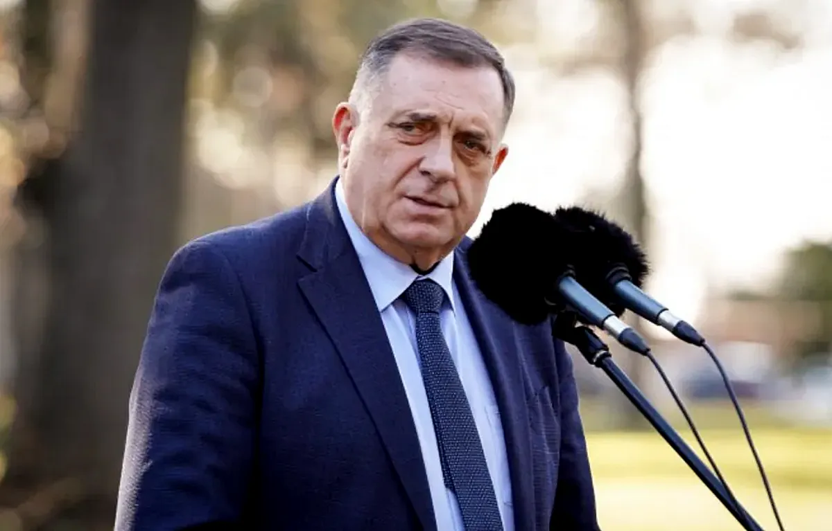 Dodik Belgrádban a szabadban nyilatkozott az újságíróknak