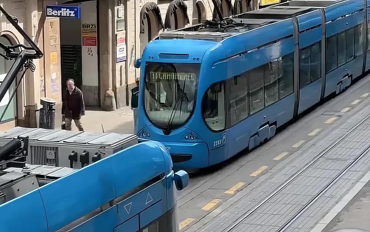 A horvát Končar villamosok nem kellettek a szerbek, állítólag azért mert U betű alakú a vezetőfülke. Inkább vesznek török villamosokat