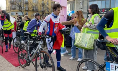 Szabadkára érkezett az a nyolcvan szerbiai egyetemista, aki csütörtökön reggel biciklivel indult Újvidékről Strasbourgba (Fotó: Tómó Margaréta)