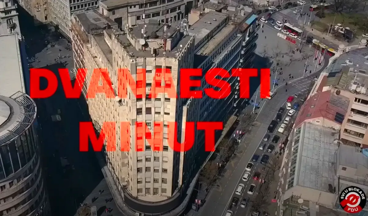 Az Albánia-palota szerepel a belgrádi egyetemisták által forgatott filmben is, ahonnan a feltételezett támadást esetleg végrehajtották - nem tudjuk kik - a békésen demonstráló tömeg ellen 